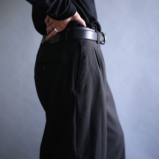 2-tuck straight silhouette black super wide slacks