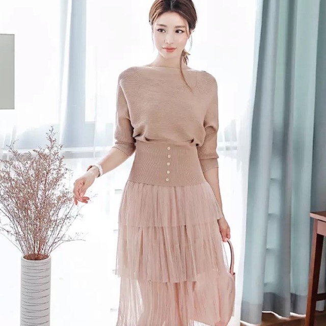 3色 セットアップ 半袖 春夏 きれいめ ロング aライン 2ピース フレア チュールスカート 膝丈 ひざ丈 膝下 ミモレ ミモレ丈 七分袖 ボリューム袖 ボリュームスリーブ 袖コンシャス 襟なし フレア セミフレア 切り替えデザイン ドッキング チュール シフォン ウエストマーク 白 ホワイト 黒 ブラック ベージュ くすみカラー 大人カラー S M L 小さいサイズ 大きいサイズ ゆったり ゆる かわいい 大人可愛い きれいめ シンプル カジュアル 大人 上品 おしゃれ ナチュラル かっこいい