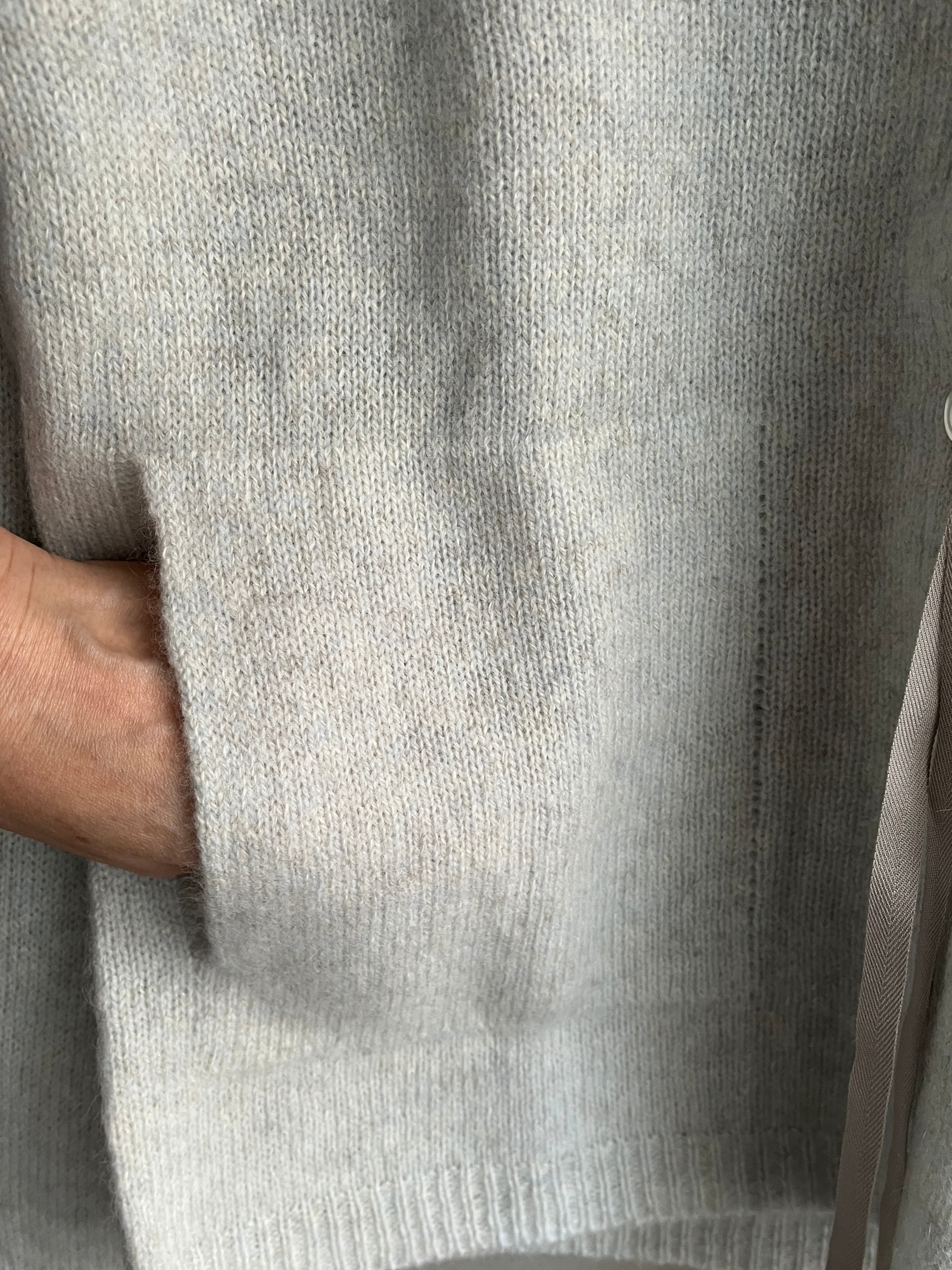 eleven 2nd｜ラムズウール&ヤク カーディガン｜アイスブルー | 岡の oka no