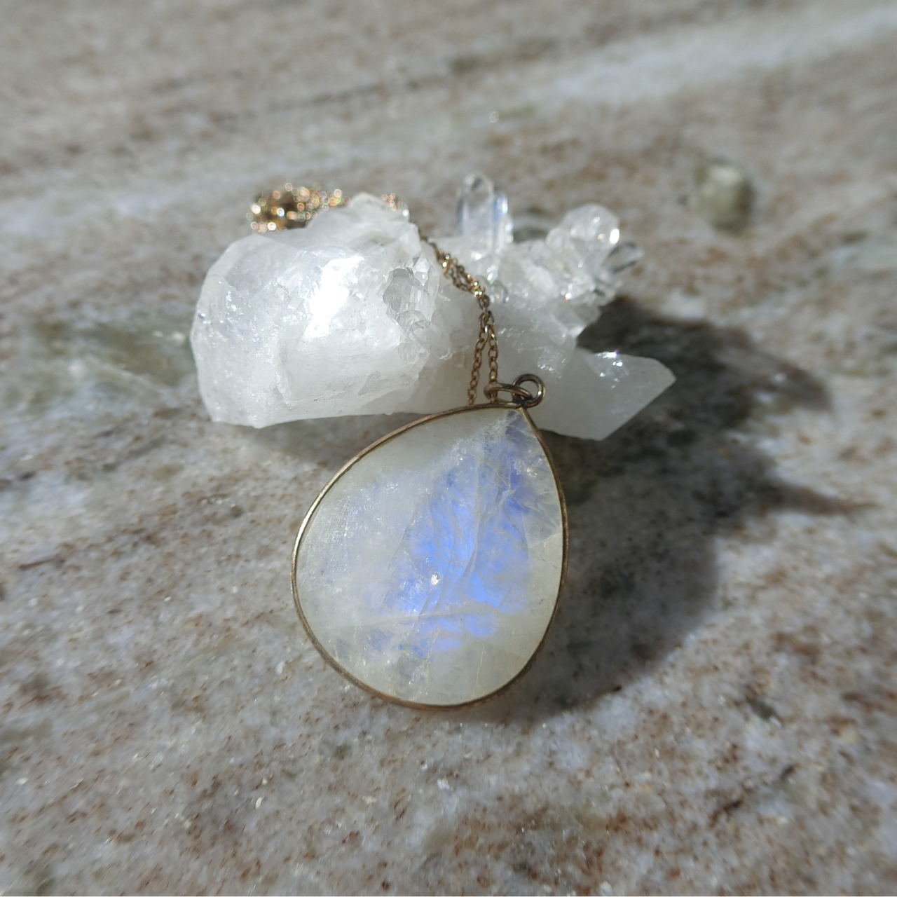 Crystal Jewelry - Moon Stone （ムーンストーン｜ネックレス）ーあなたの中の”女神性”を思い出す