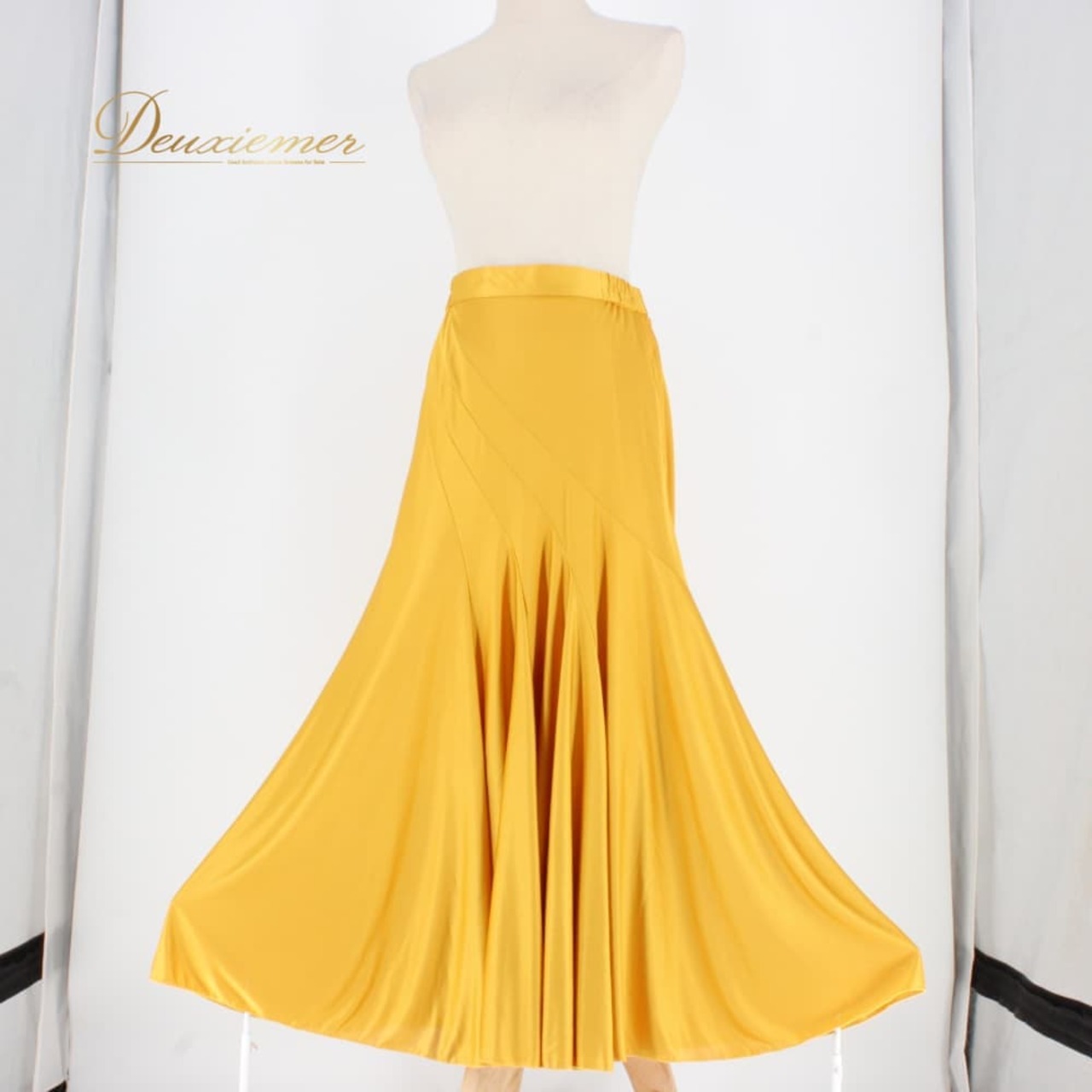 社交ダンス 衣装 スタンダード スカート レッスンウェア レディース マスタード イエロー系 からし色 練習着 無地 フォーマル シンプル 上品 マスタード系 プリーツ風 デザイン 練習用 レッスン用 ダンス衣装 発表会用 ステージ衣装 きれいめ 光沢感 滑らか素材 ポリエステル 裏地あり風 フレアスカート ふんわりスカート 後ろファスナー仕様 日本製