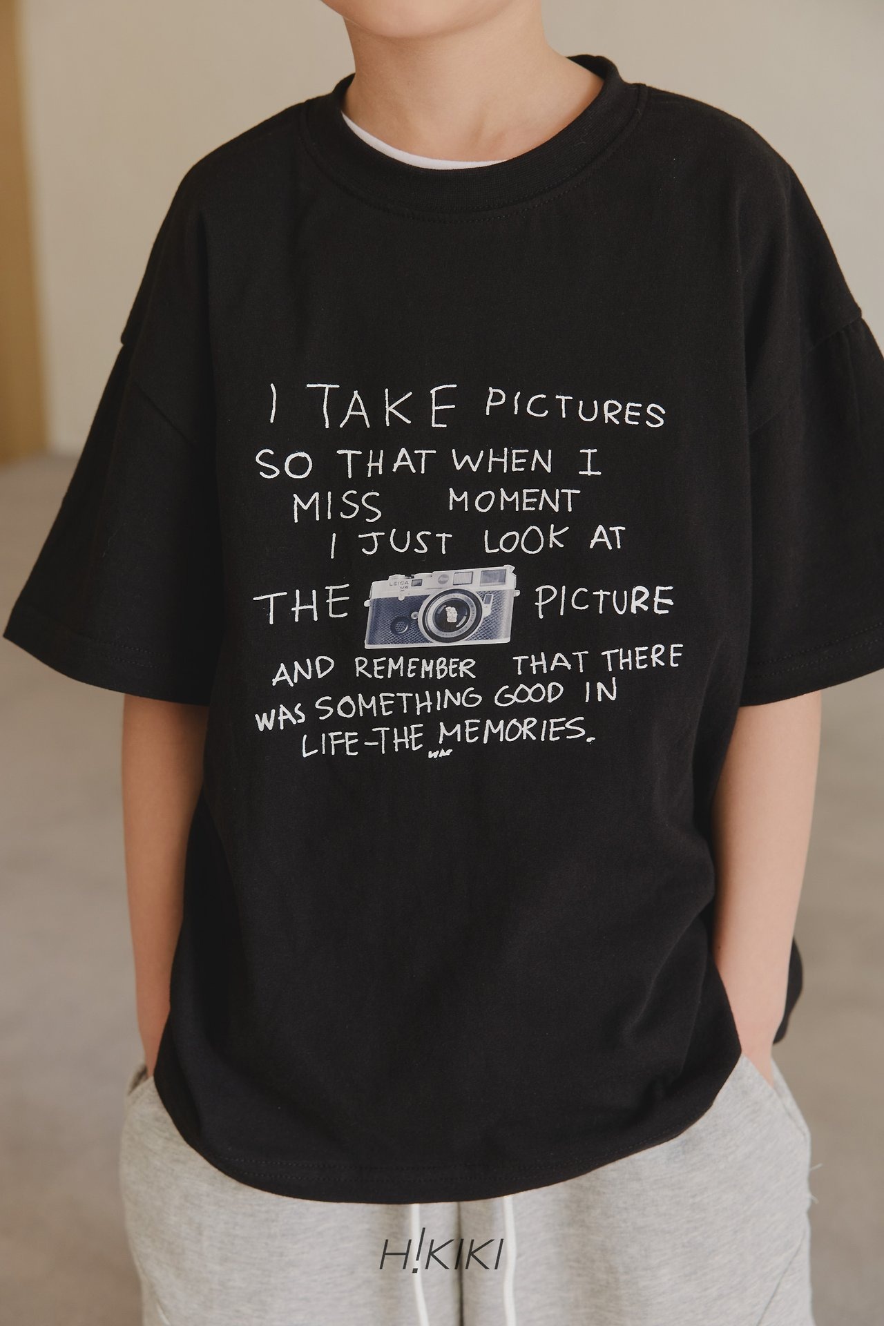 [H!KIKI] Camera Lettering Tee (13/15/17/19) / [하이키키] 카메라레터링티 (13/15/17/19)
