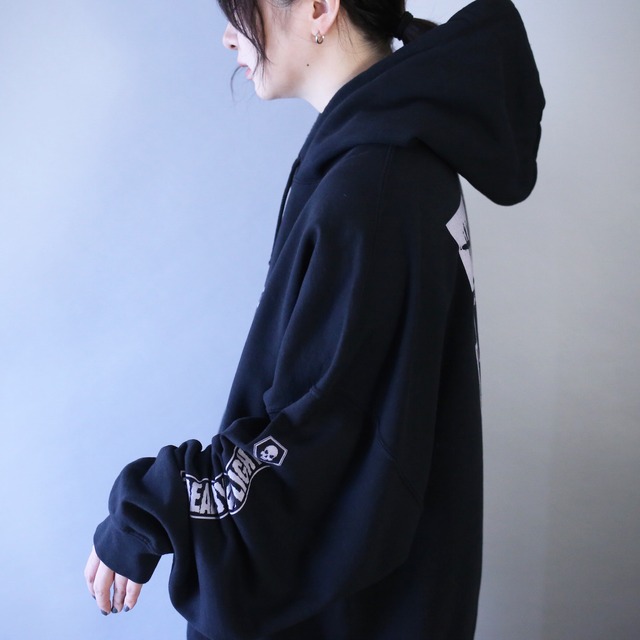 "デッド バイ デイライト" front and sleeve and back printed over silhouette sweat parka