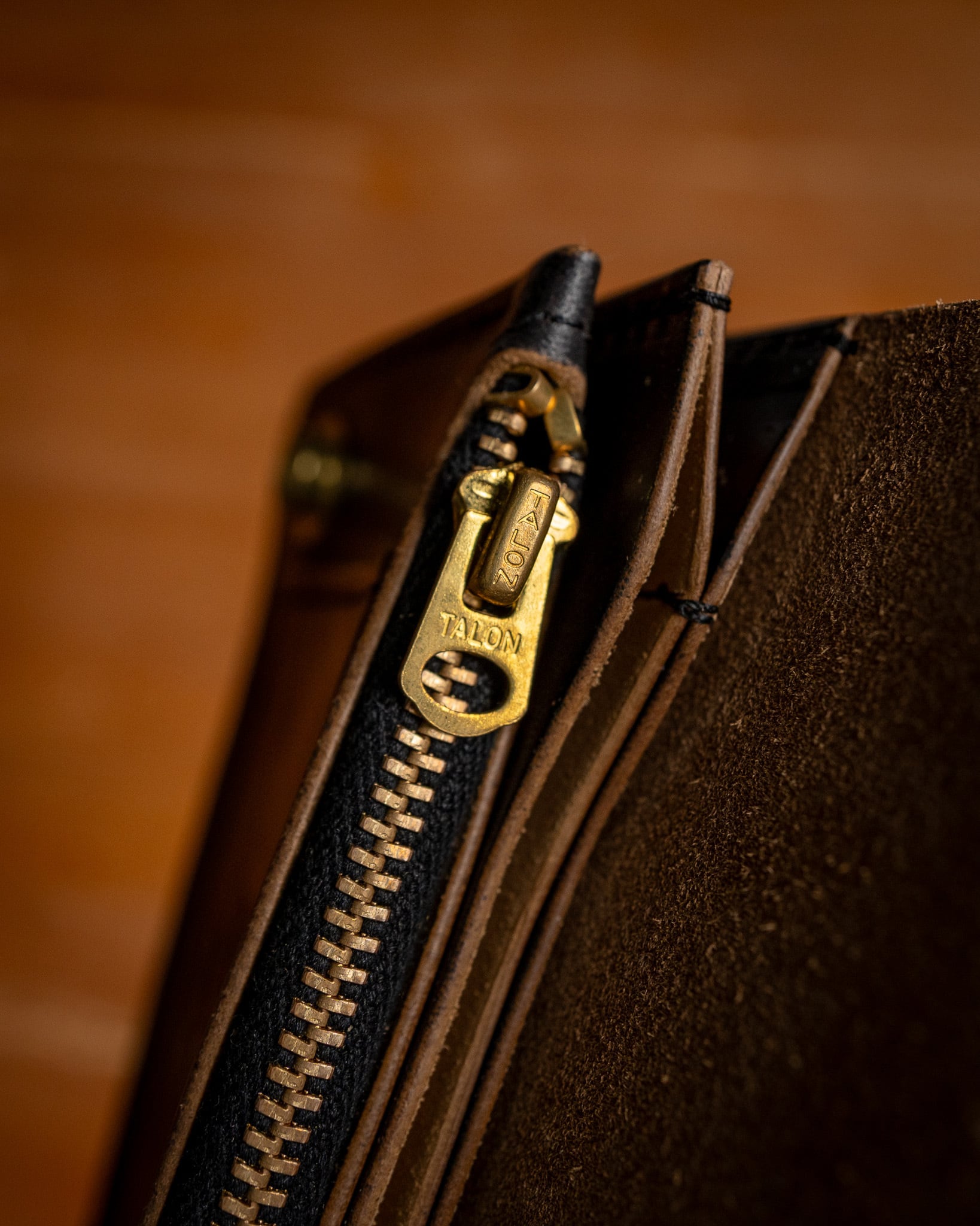 Additive and Line】Middle Tracker Wallet TWM-004 Maryam Horse Butt