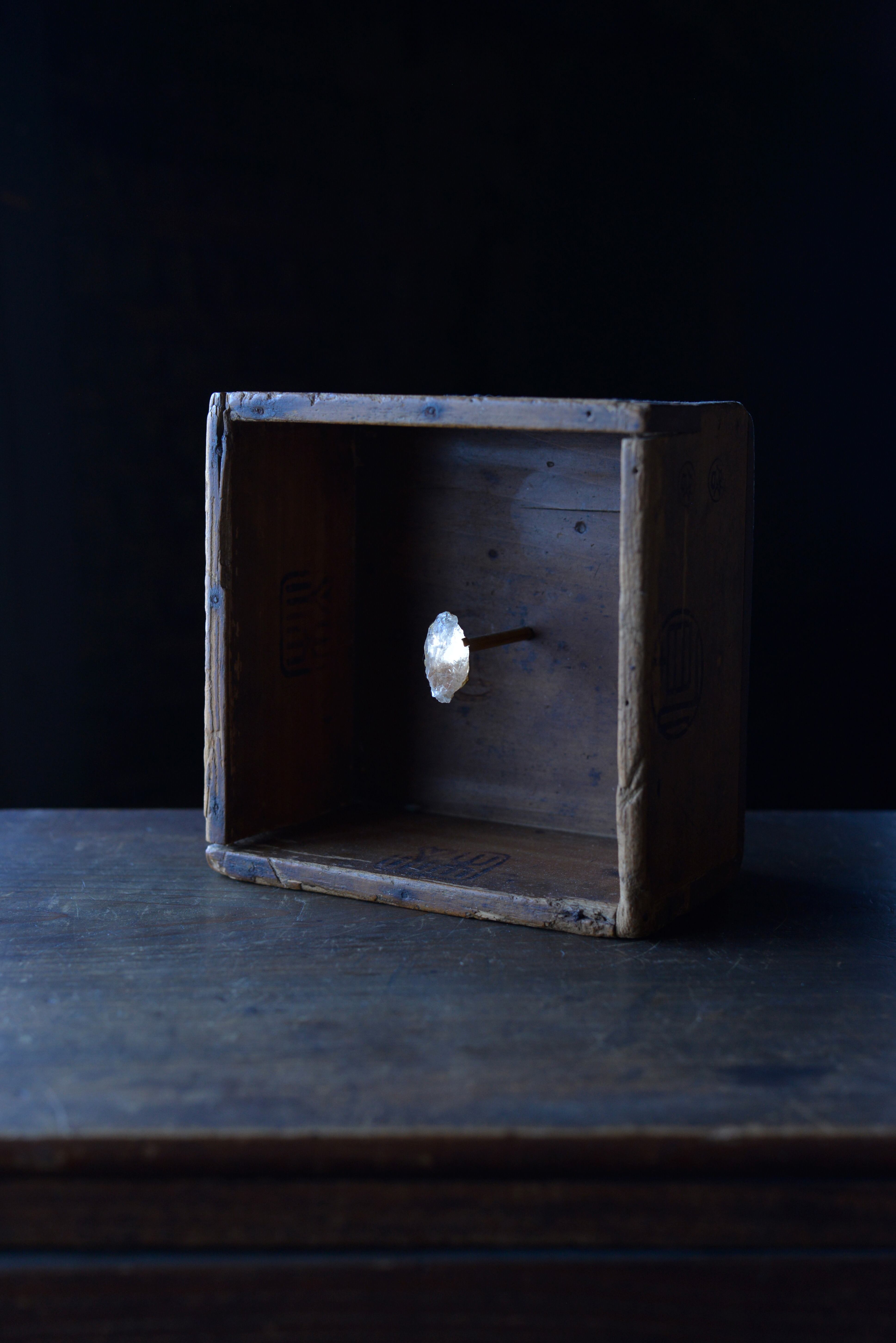 クラック水晶の水晶灯