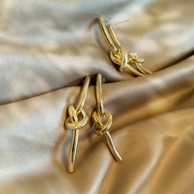 レディリボンピアス