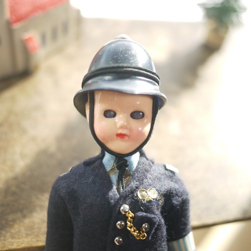 おまわりさん人形　スリープアイ　イギリス