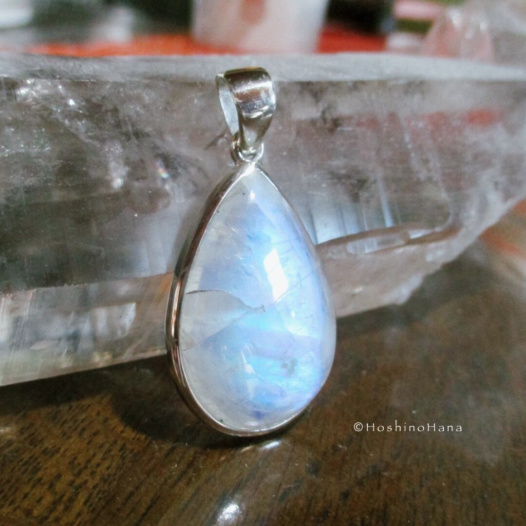 ★Special SALE!! 20%OFF!!★【Sv925】*高品質* レインボームーンストーン *Big Tear Drop* ペンダント  6月の誕生石