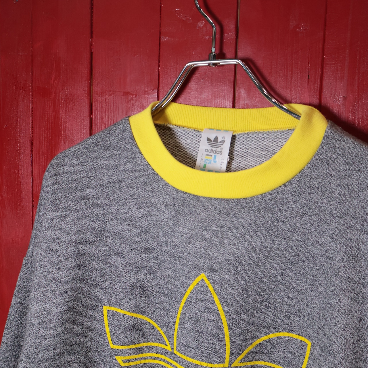 adidas パイル生地スウェット グレー×イエロー トレフォイルロゴ M