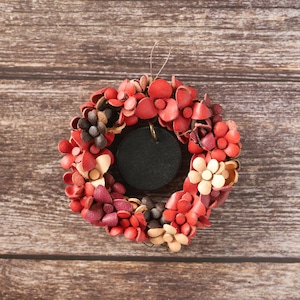 小さな革花のリース