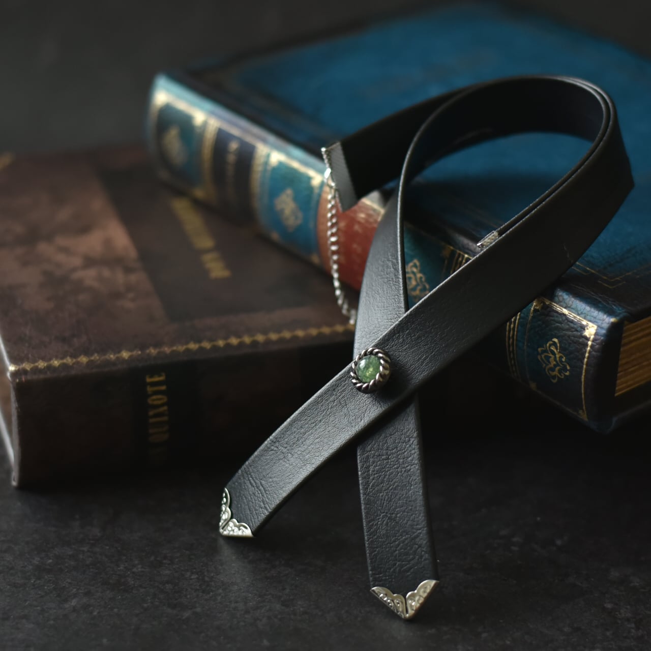 翠色｜グリーンアベンチュリンが癒すクロスタイチョーカー／ネックレス