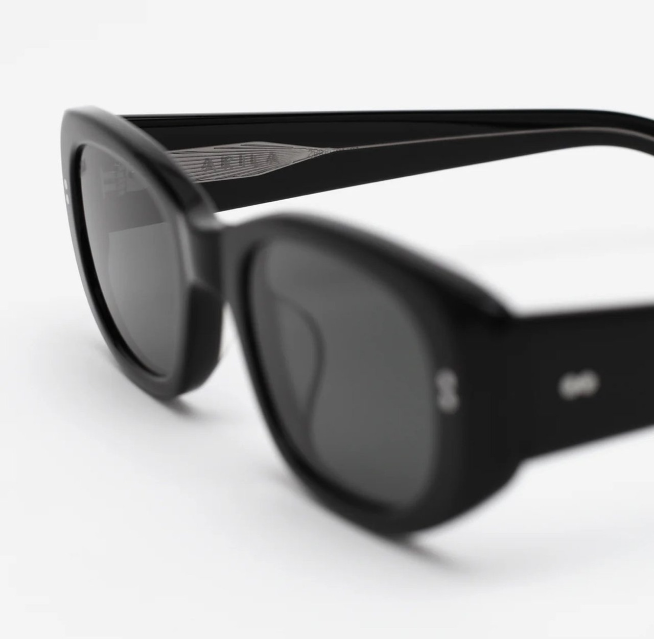 AKILA LA / Silvia black