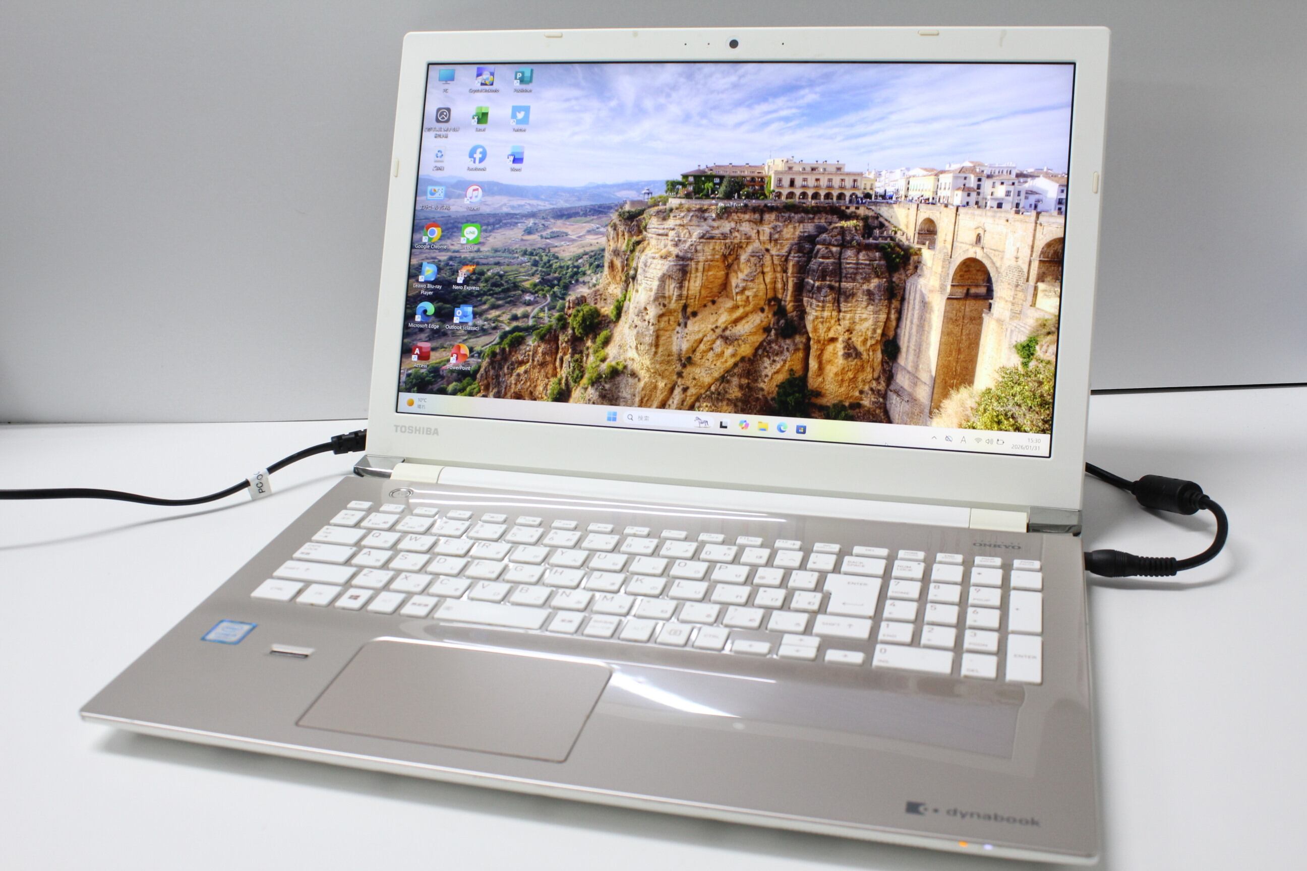 dynabook/PT55TPG-BWA/Win11/Intel Core i3-5015U/SSD256GB/メモリ8GB