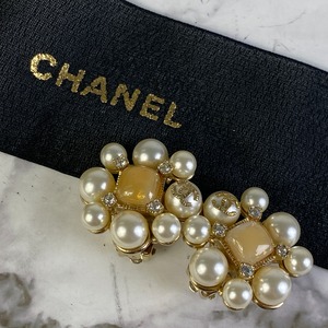 CHANEL シャネル ココマーク ﾊﾟｰﾙ ﾗｲﾝｽﾄｰﾝ 08Aイヤリング A-7887