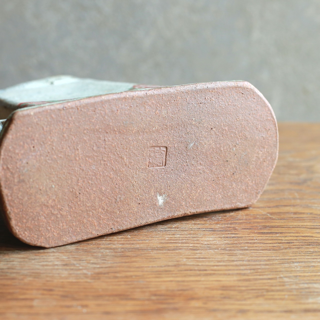 古代ギリシアを感じる、味わいあるフラワーベース