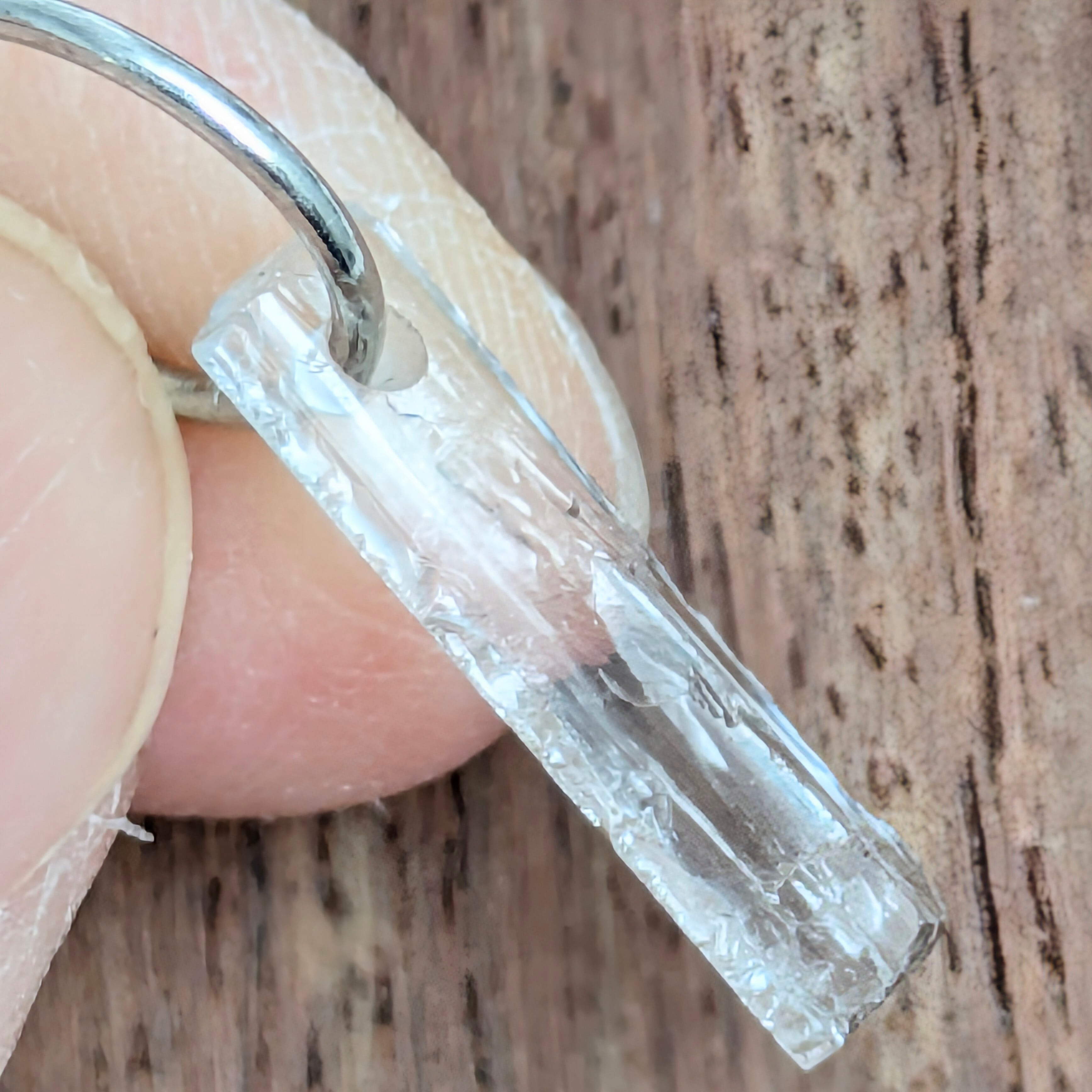 入手困難！ ミャンマーモゴック産スモーキークォーツとホワイトトパーズ Silverトパーズ原石チャーム ミャンマー・モゴック産 PRO208067