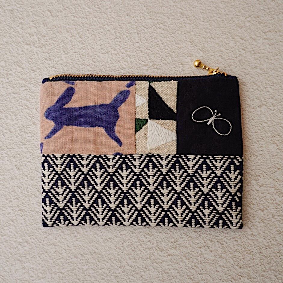 ごーや様専用。刺繍布地のパッチワーク巾着袋（ネイビー×ブルー系