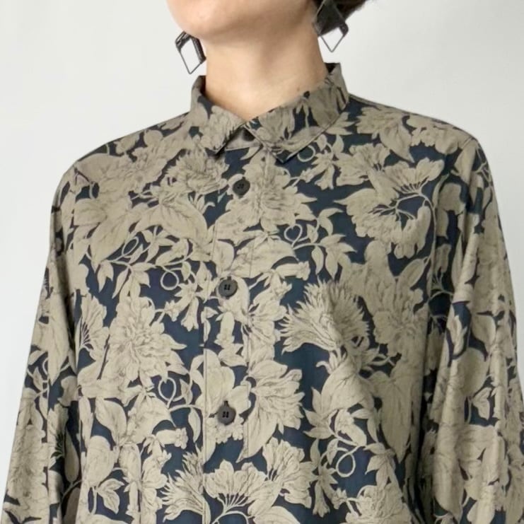 フラワービエラ オアカラー長袖チュニックシャツ | bx ビーエクス