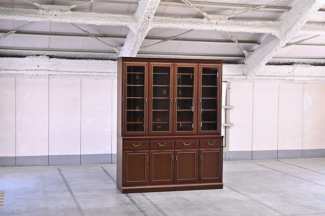 マルニ「地中海」リビングボード 食器棚 キャビネット ガラス扉 収納 引き出し 大型 シェルフ クラシック maruni【中古家具/中古インテリア/USED家具ユーズド家具/リサイクル】
