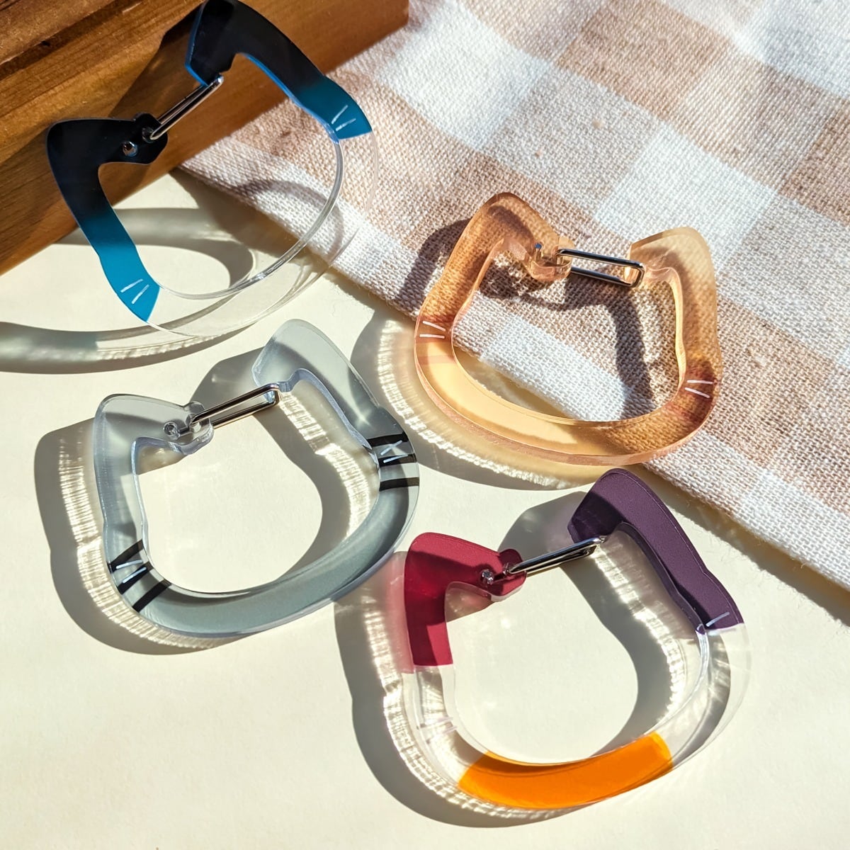 猫柄カラビナ | 推し活グッズの通販・ジェイホビ研究所オンラインストア