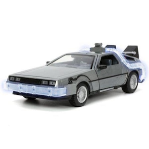 デロリアン バック・トゥ・ザ・フューチャーパート1（BACK TO THE FUTURE PART I ）ミニカー（1/24）フィギュア