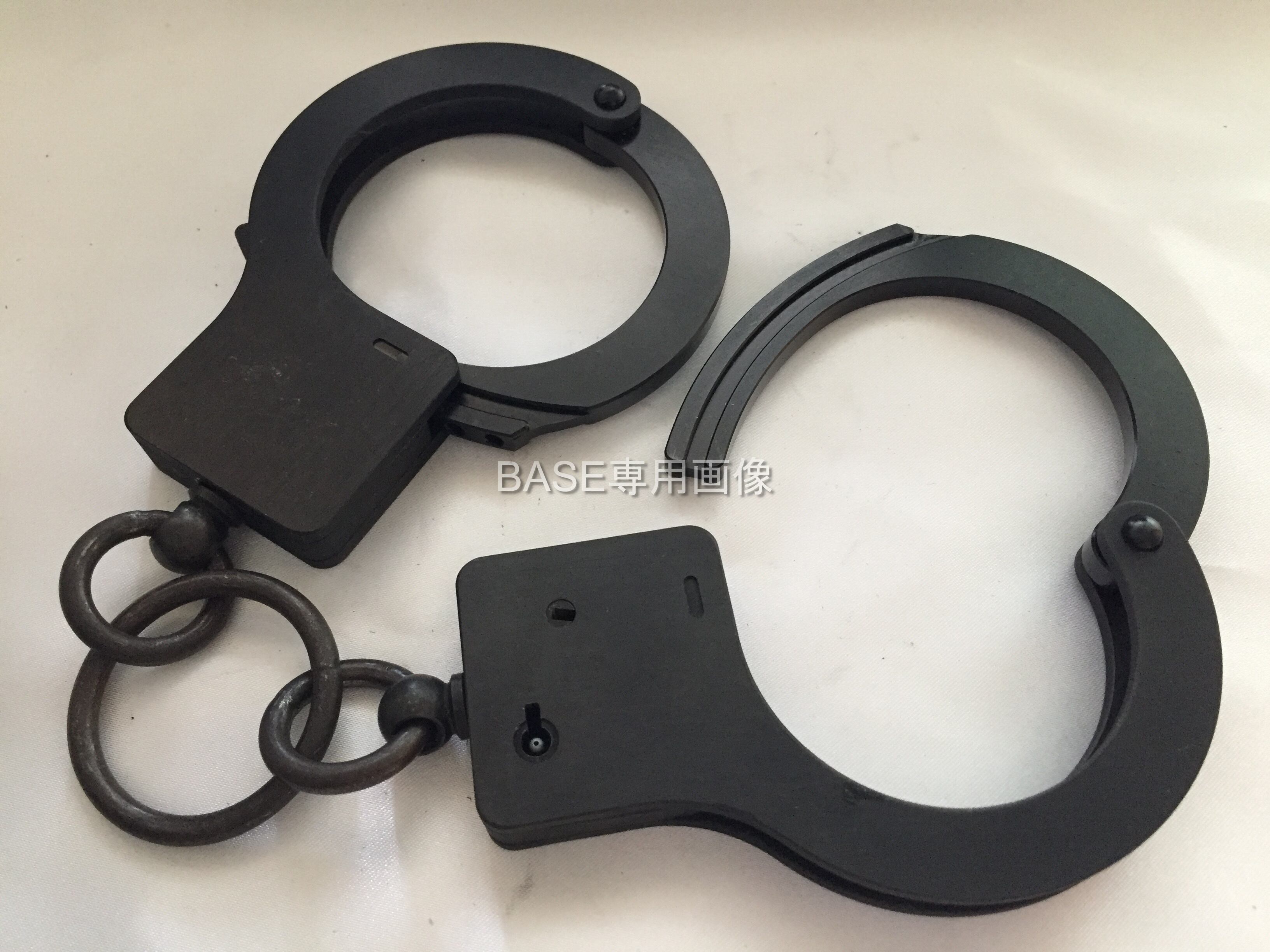 アルミ合金製3連手錠 レプリカハンドカフ（黒） | DOOR