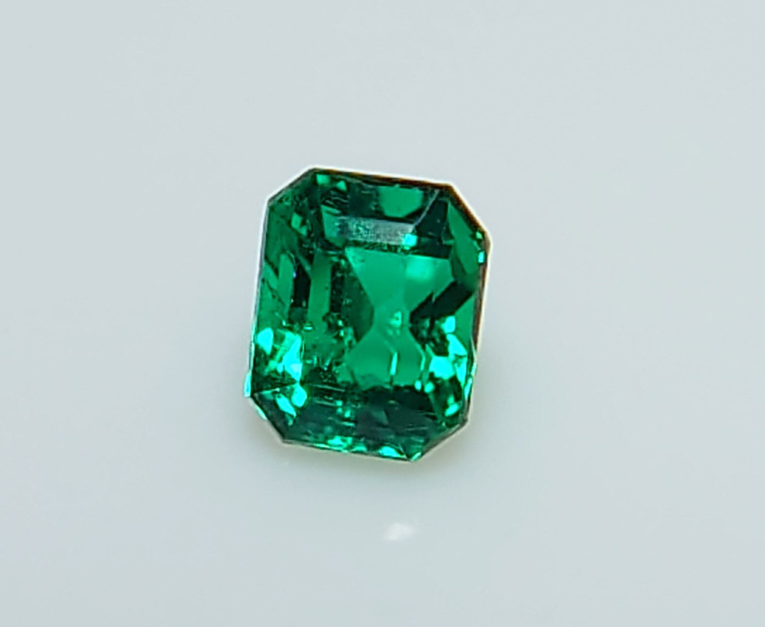 HOTお得 ヤフオク! - エメラルドルース (0.83ct) mahrstore.com