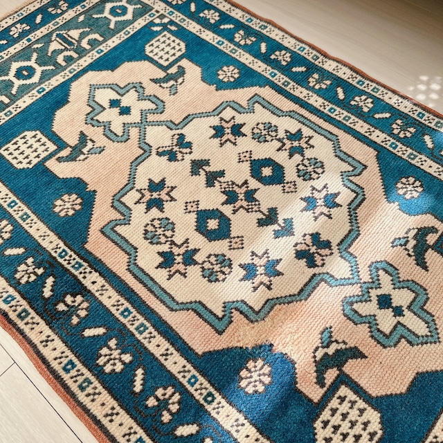 トルコ ヴィンテージラグ TR024 | クルシェヒル | 54cm × 99cm