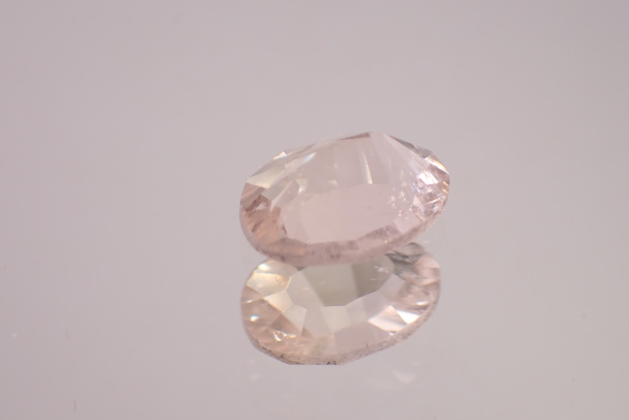 モルガナイト(コンケーブカット)　0.76ct　[C10‐172]