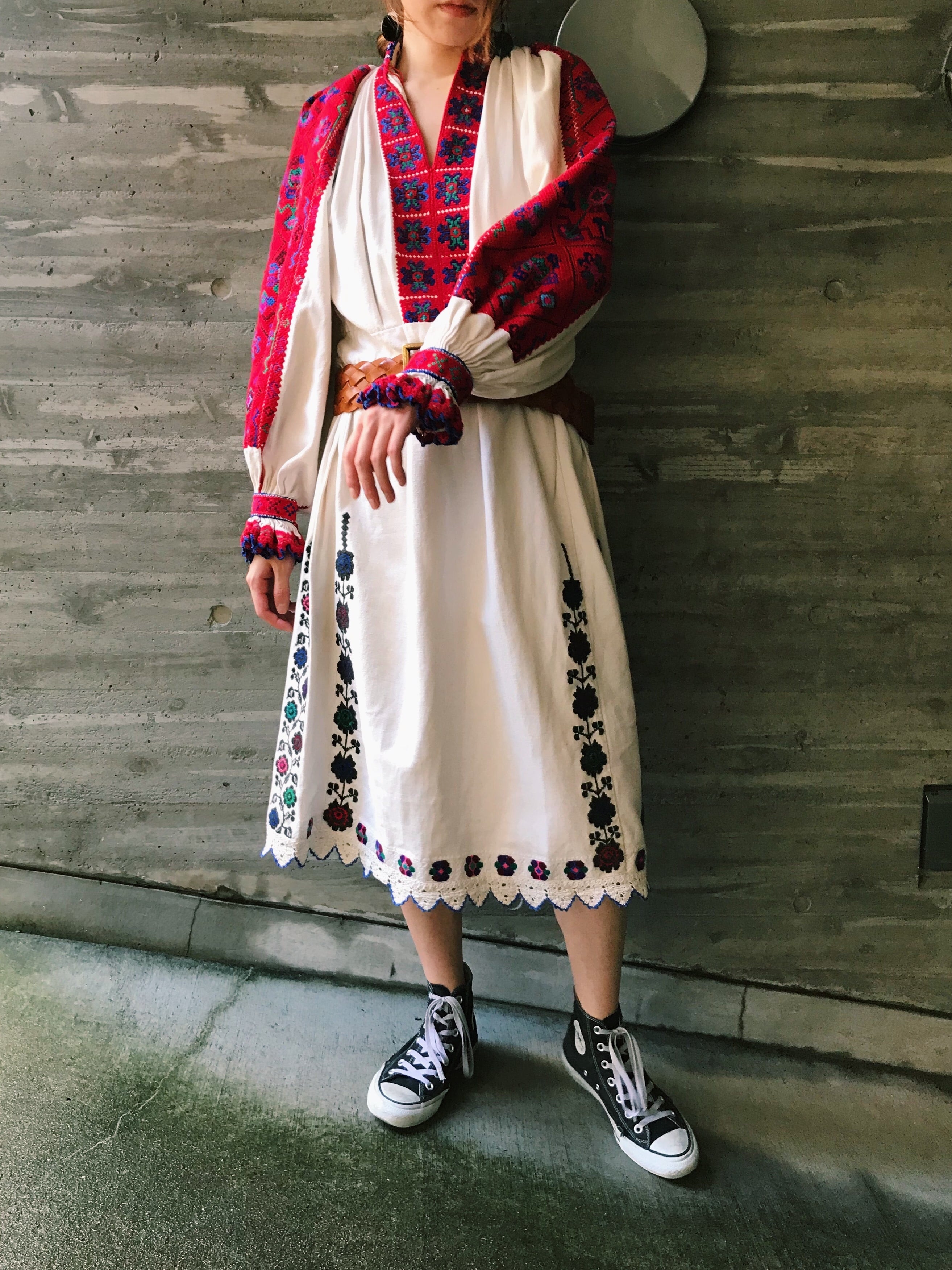 Rumania White Cotton Red Floral Embroidery Dress ヴィンテージ ルーマニア ホワイト コットン レッド 花柄 刺繍 ワンピース Riyad Vintage Shop