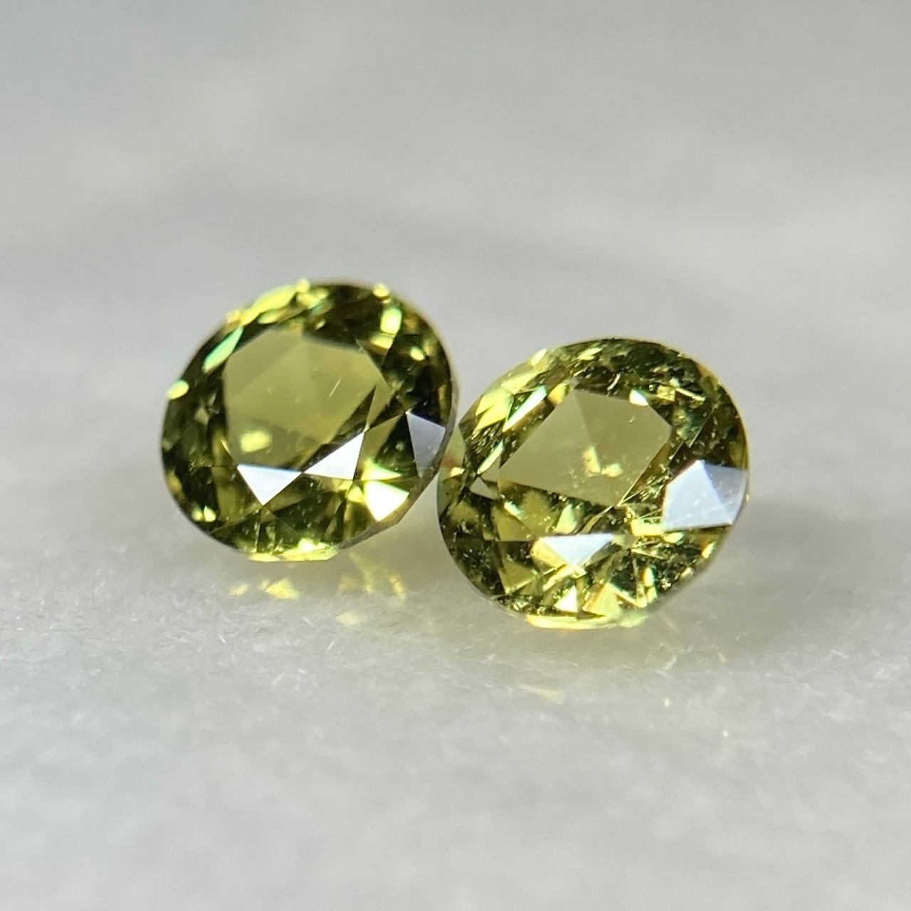 ローズカットサファイア 2点セット 約3.4mm*2.2mm r-0300