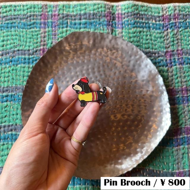 TOPANGA Jewelry Pin Brooch Dachshund wearing a beret　ピンブローチ　ベレー帽　ダックスフンド　ドッグ　プチギフト　プレゼント　