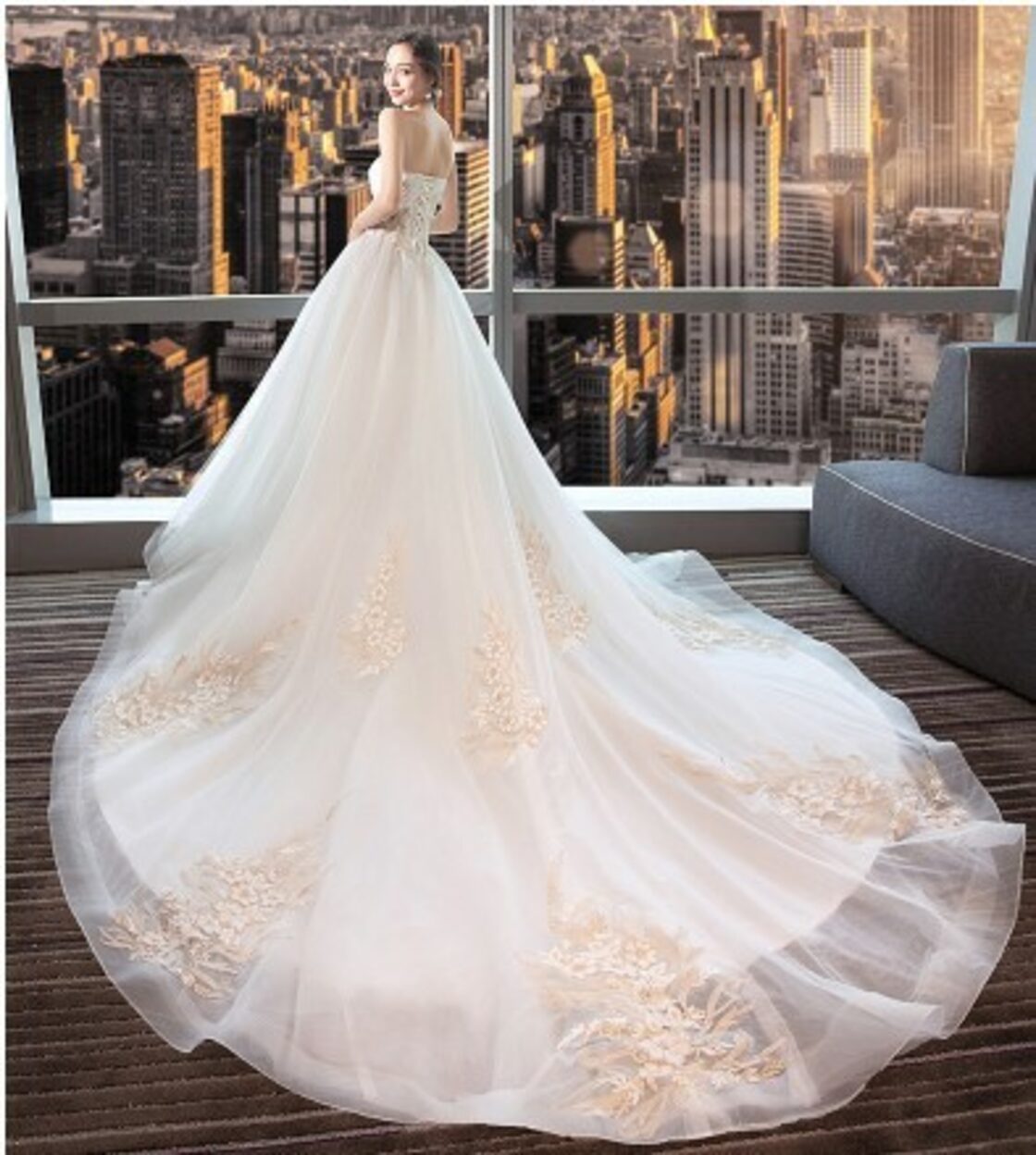 ホワイト ソフトチュール ベアトップ 編み上げ 花柄のモチーフ刺繍が  