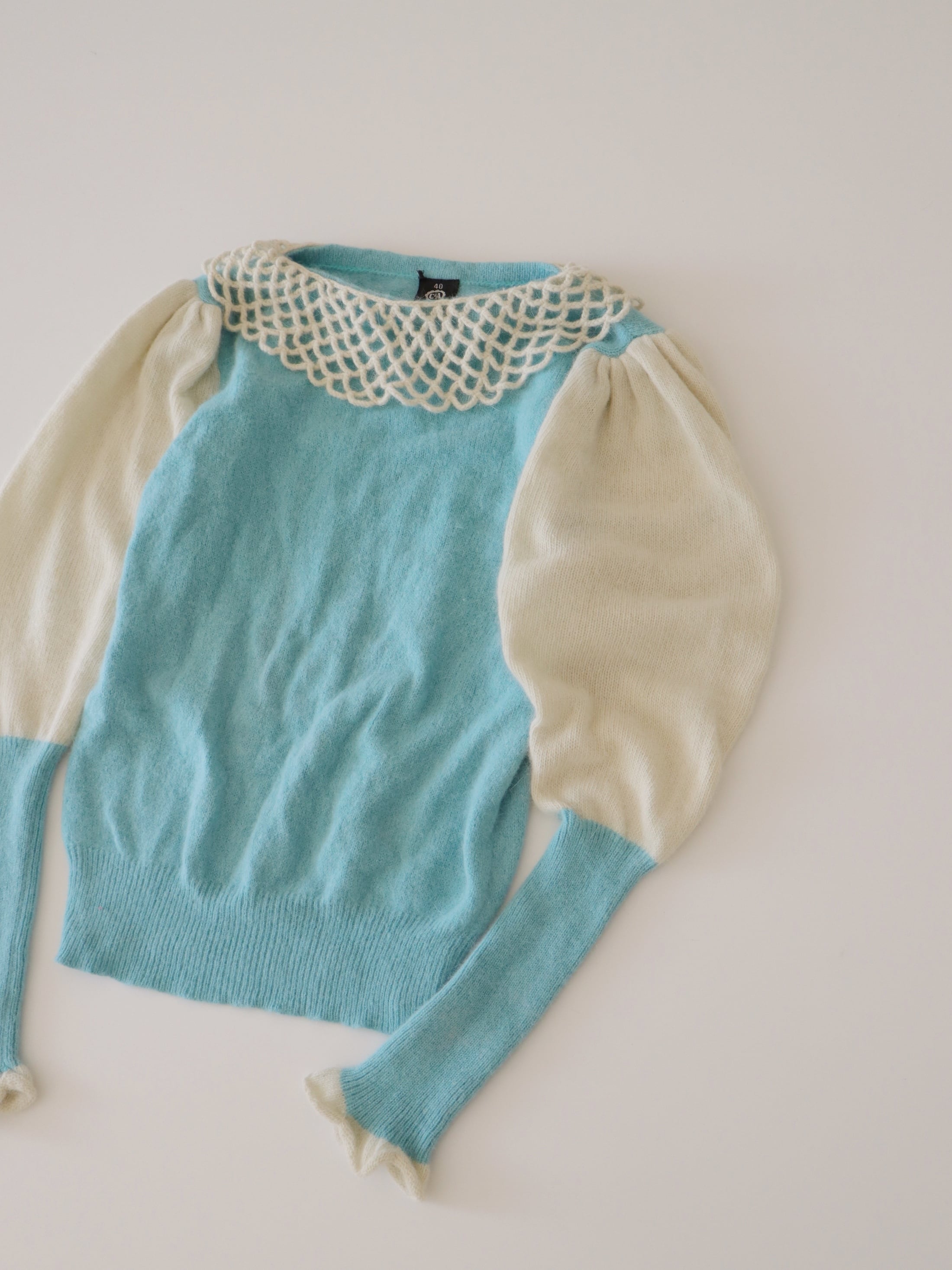 ●crochet lace collared Angora puff sleeve knitted top(blue& white)