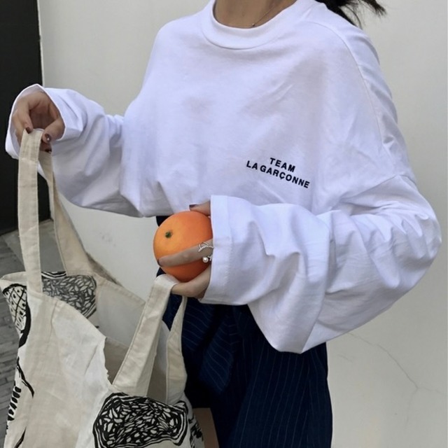 トップス Tシャツ シャツ カットソー 白シャツ ロング ロング丈 袖あり 長袖 Uネック ワイド かわいい シンプル カジュアル おしゃれ お洒落 かっこいい ラフ メンズライク マニッシュ ボーイッシュ キュート 無地 春 夏 秋 10代 20代 30代 レディース 女性用 学生 通学 お出かけ 公園デビュー 休日 運動 ジム ヨガ アウトドア 旅行 海 着回し 普段使い 韓国系 オルチャン 体系カバー プチプラ 安い 送料無料 サイズ S M L XL 2XL 大きいサイズ ホワイト ブラック