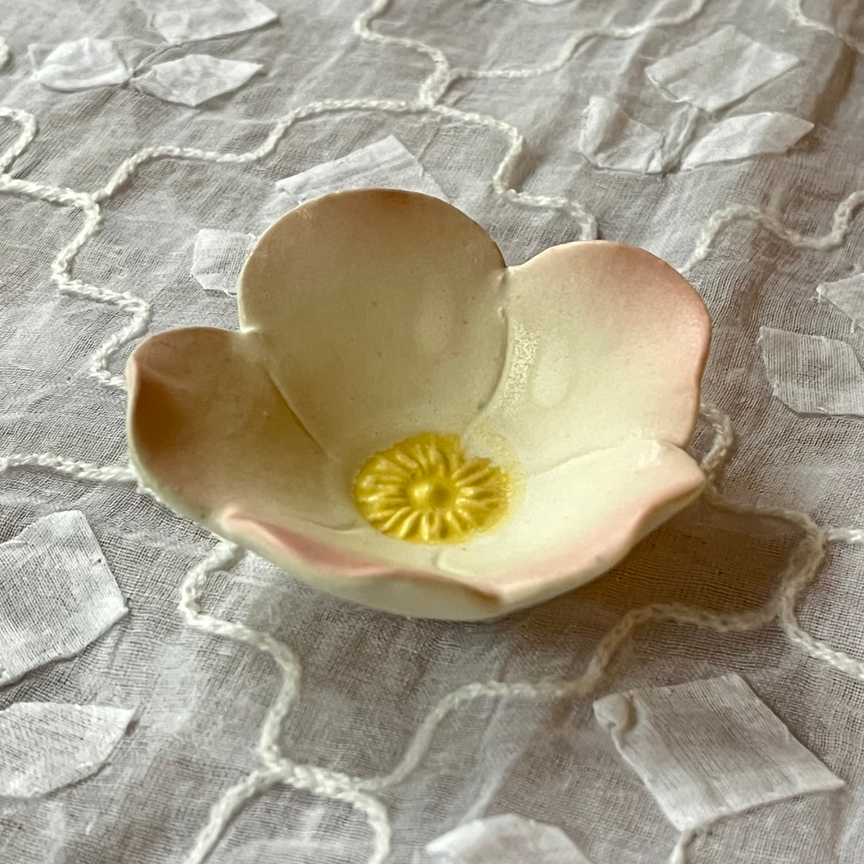 Reine Handarbeit レーンハンダーベート 花柄装飾の皿 2枚セット RINKA 花形の器 | ゼネラルストア オルネ