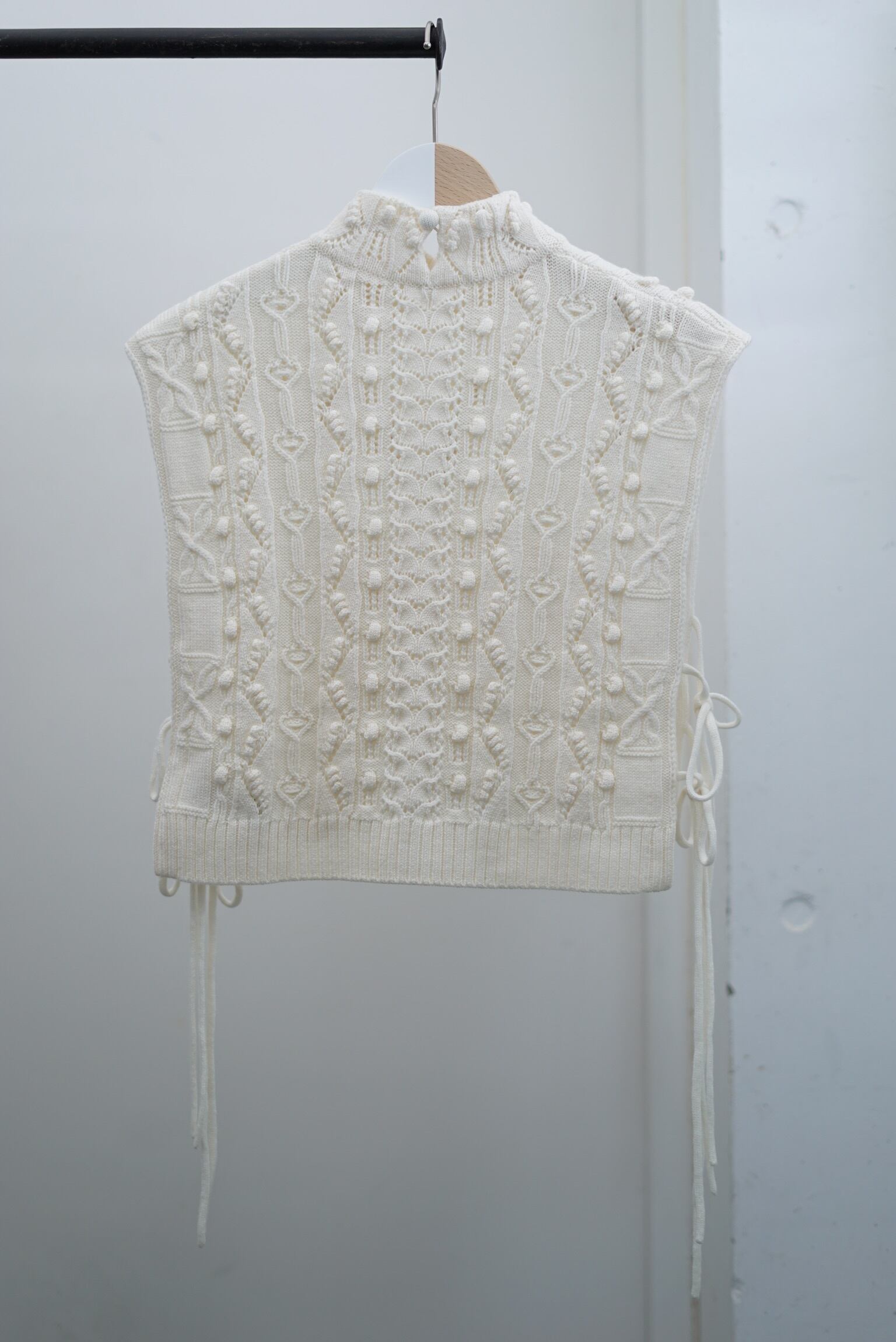 Mame Kurogouchi / Hand Knitted Floral Motif Vest | JUQUI Online