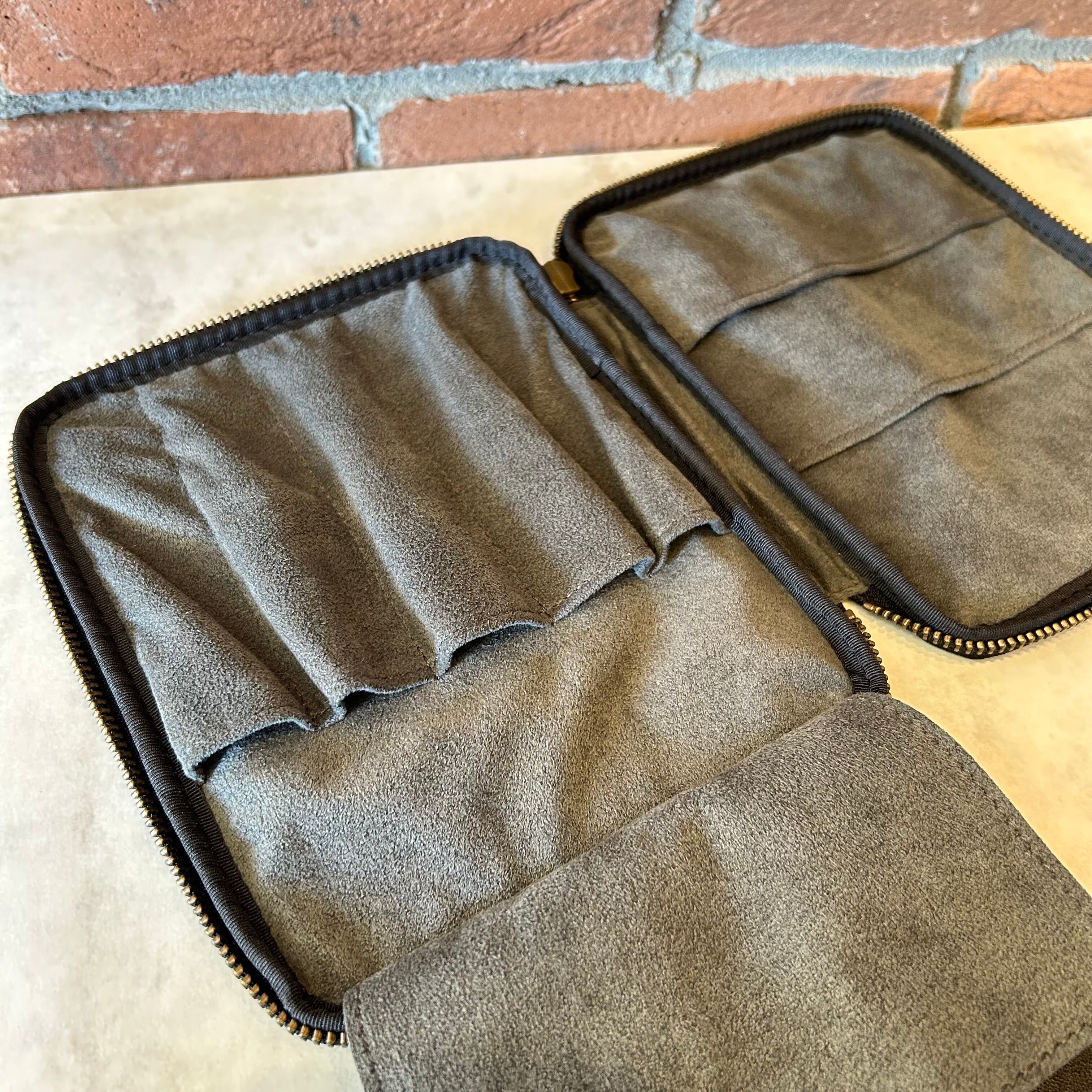 ＆Liebe「開くたび、ときめく 文具ポーチ（栃木レザー）」／5本差し