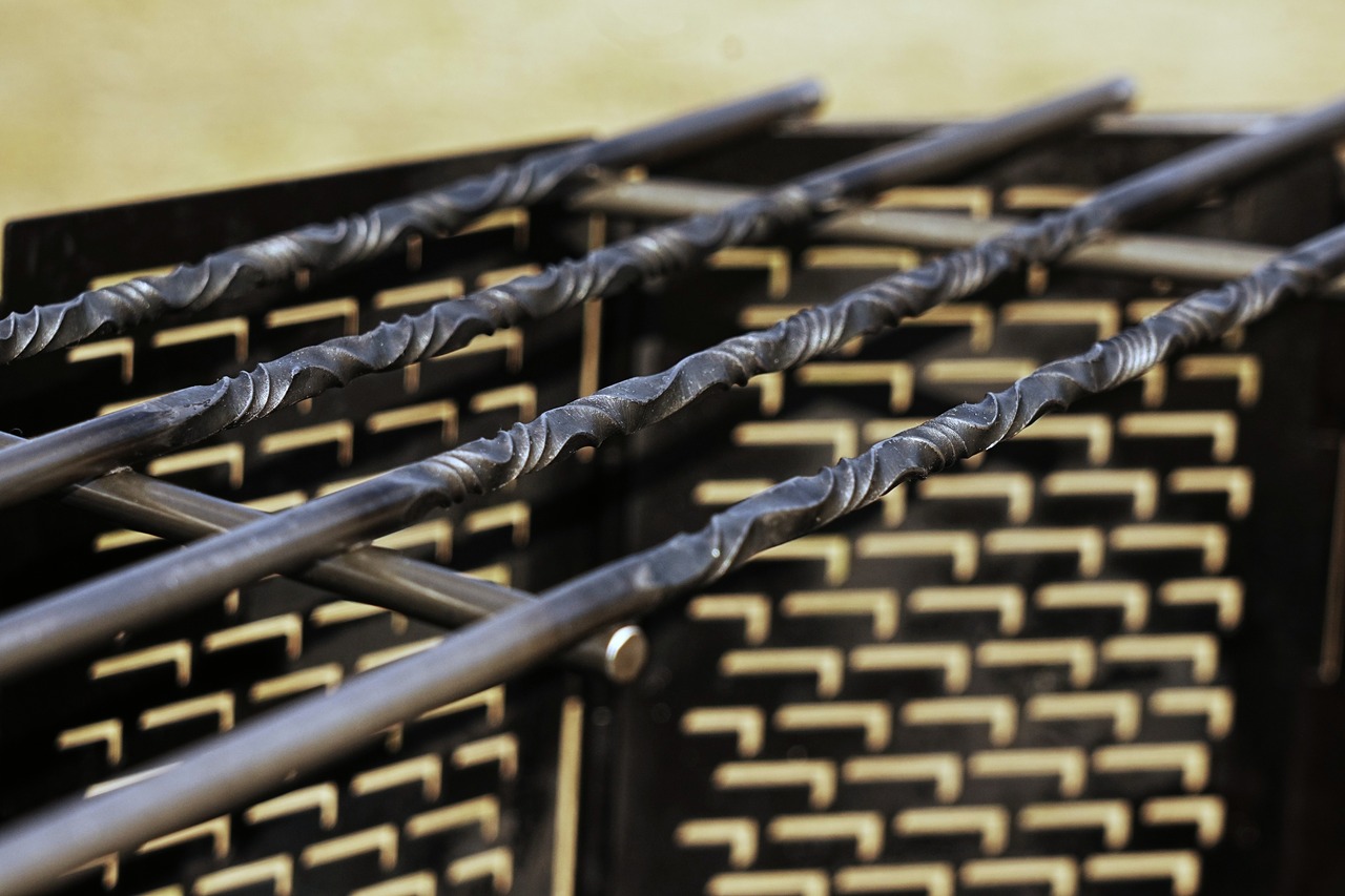 ロダン焚火台対応　ミカヅキロストル”GRACE MGT” （ツイスト加工／窒化黒染バージョン）