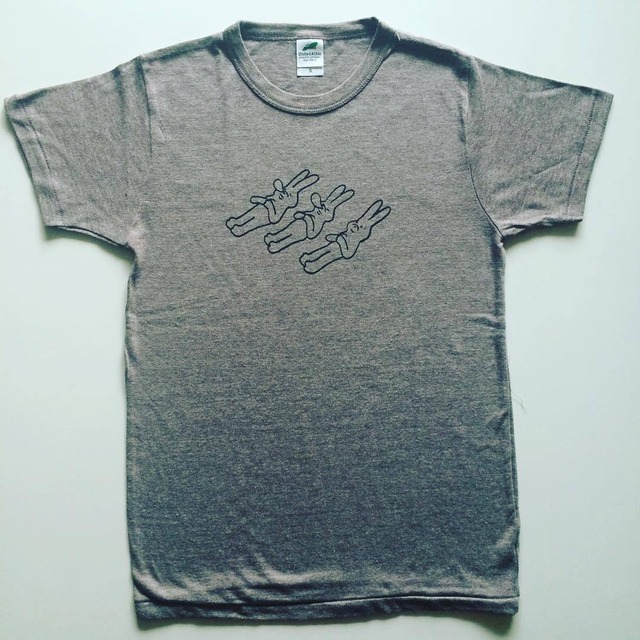 「makomo　Tシャツ（寝てないうさぎ）　薄いブラウン　Sサイズ」　 - メイン画像