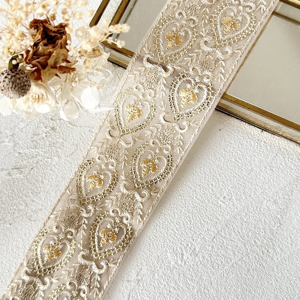 レジンヘアゴム　インド刺繍リボン　ベージュ　紫陽花　2連　綺麗個性的 レジンヘアゴム インド刺繍リボン ベージュ 紫陽花 2連 綺麗個性的