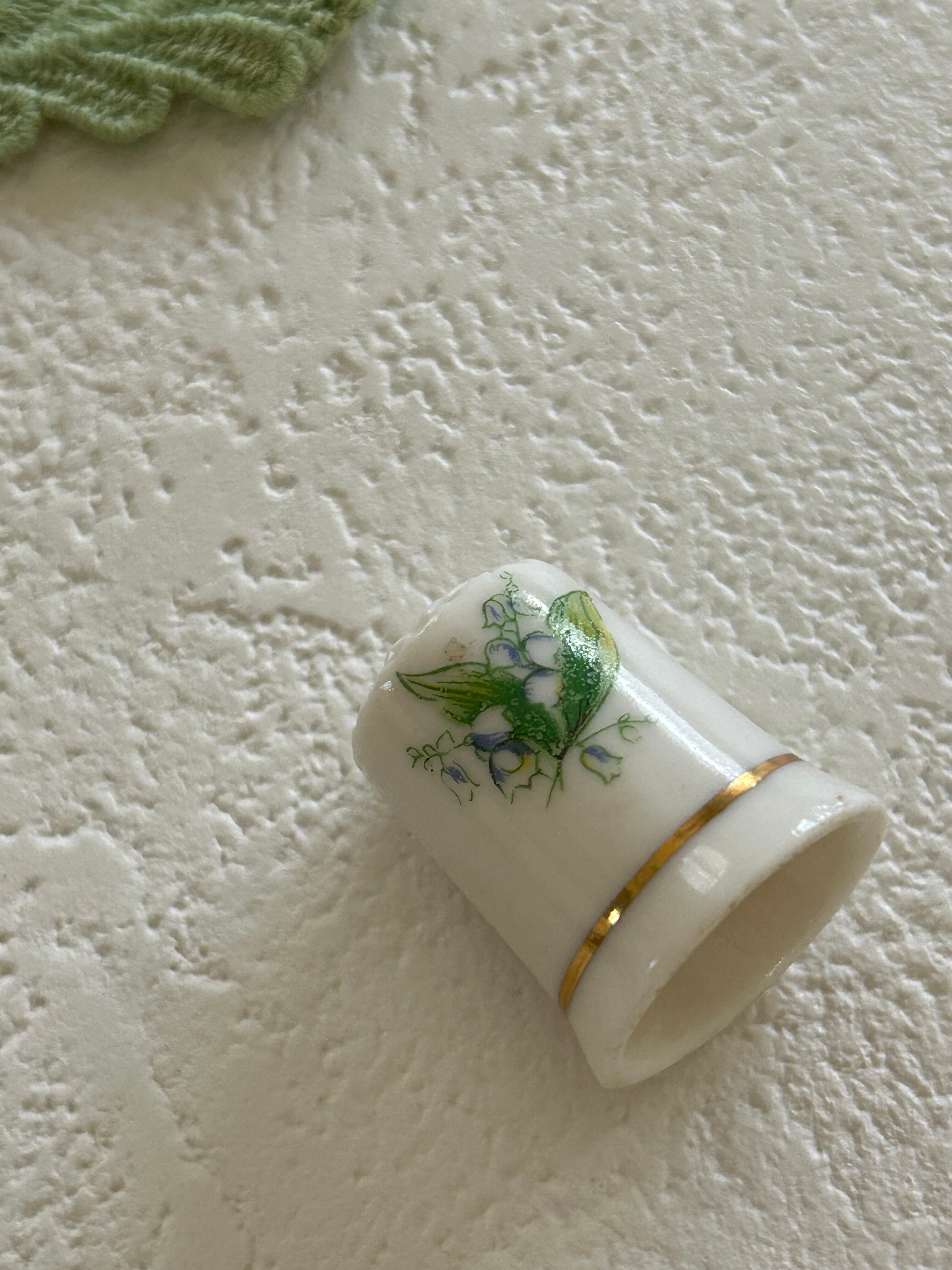 英国アンティーク Muguet すずらんのシンブル 指貫 金彩 インテリア小物 撮影小物