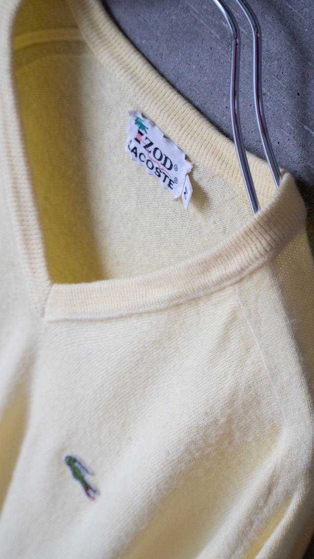 "IZOD LACOSTE" 1970s Orlon acrylic V-neck knit