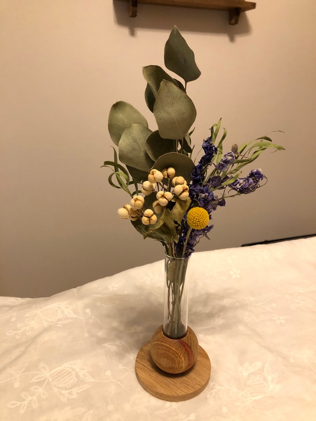 花瓶とドライフラワー (ナンキンバゼ)