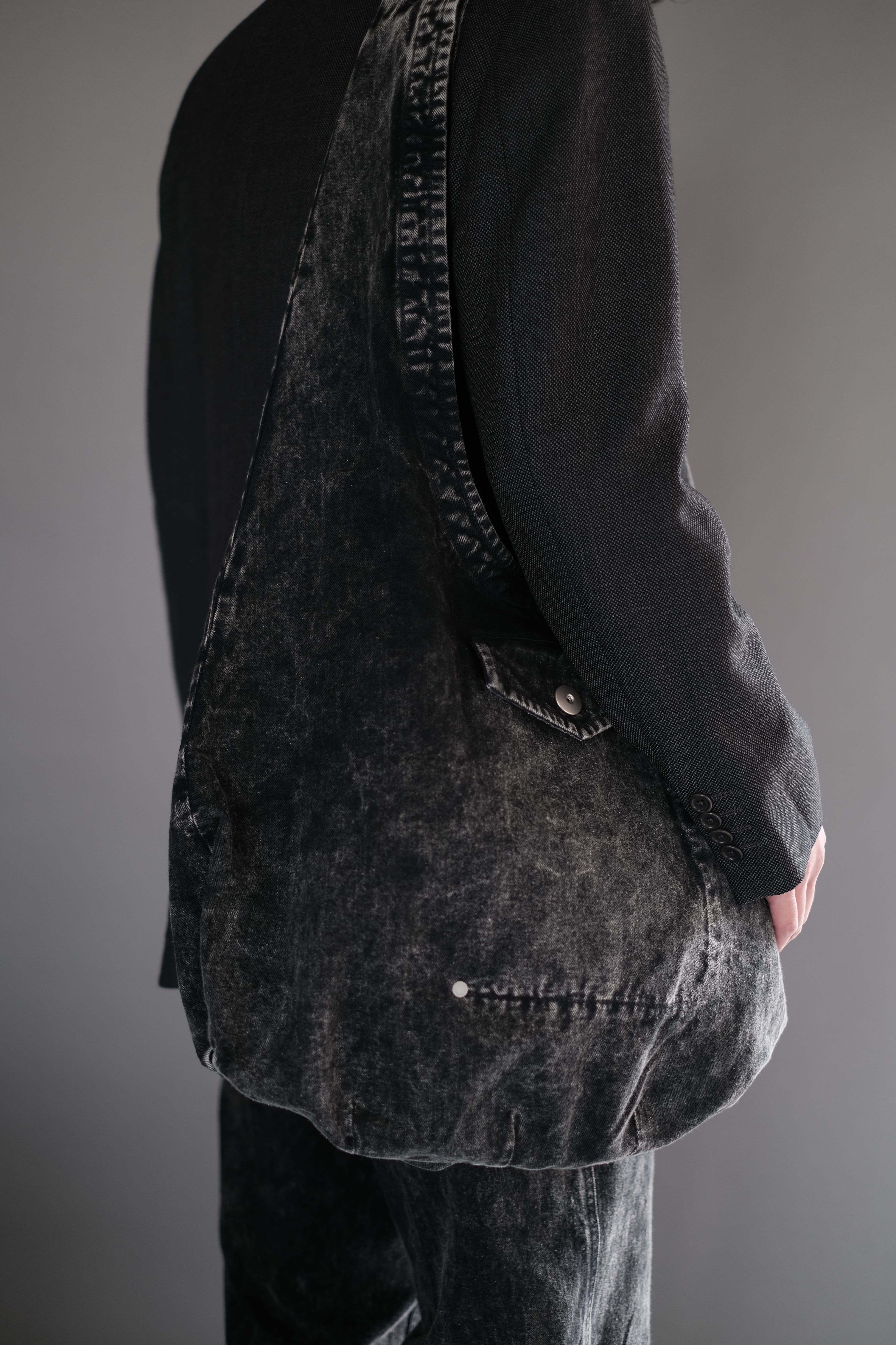 OMAR AFRIDI / BODY SHOULDER BAG | LIVING OMAR AFRIDI / BODY SHOULDER BAG | LIVING