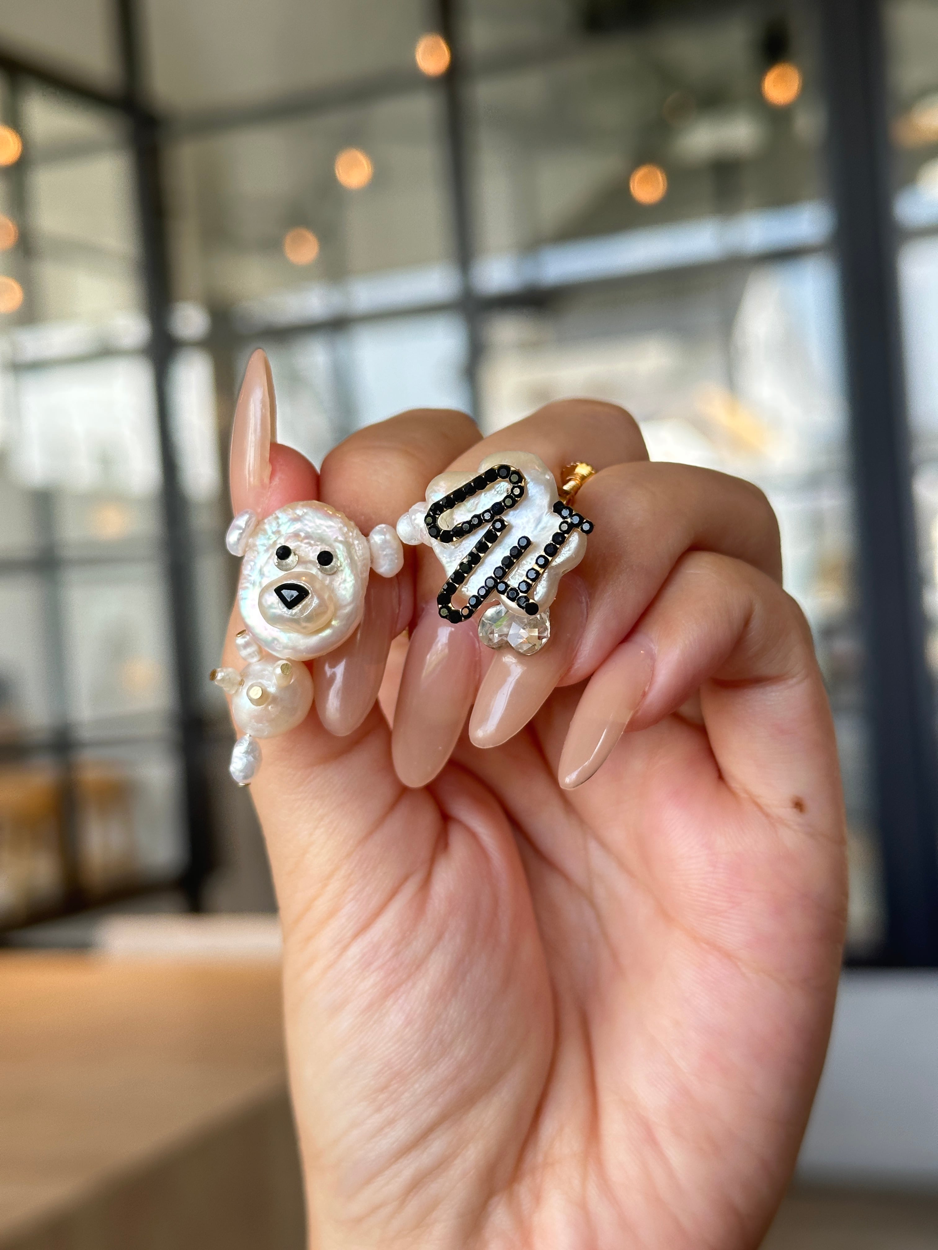 うわめづかいのSHIROINU | MEME ミーミー