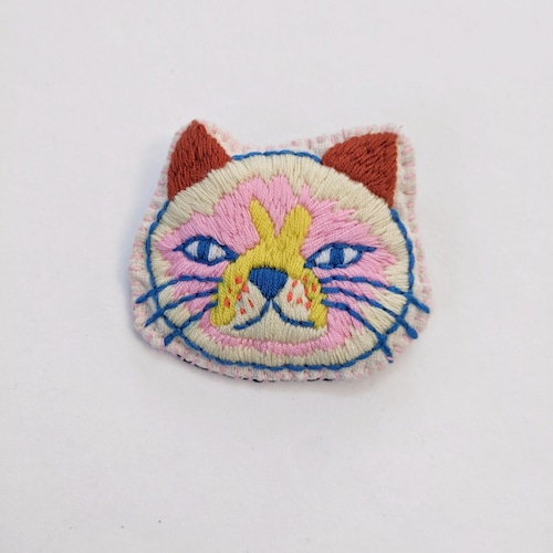 チェンマイ　手刺繍のブローチ　動物編　①