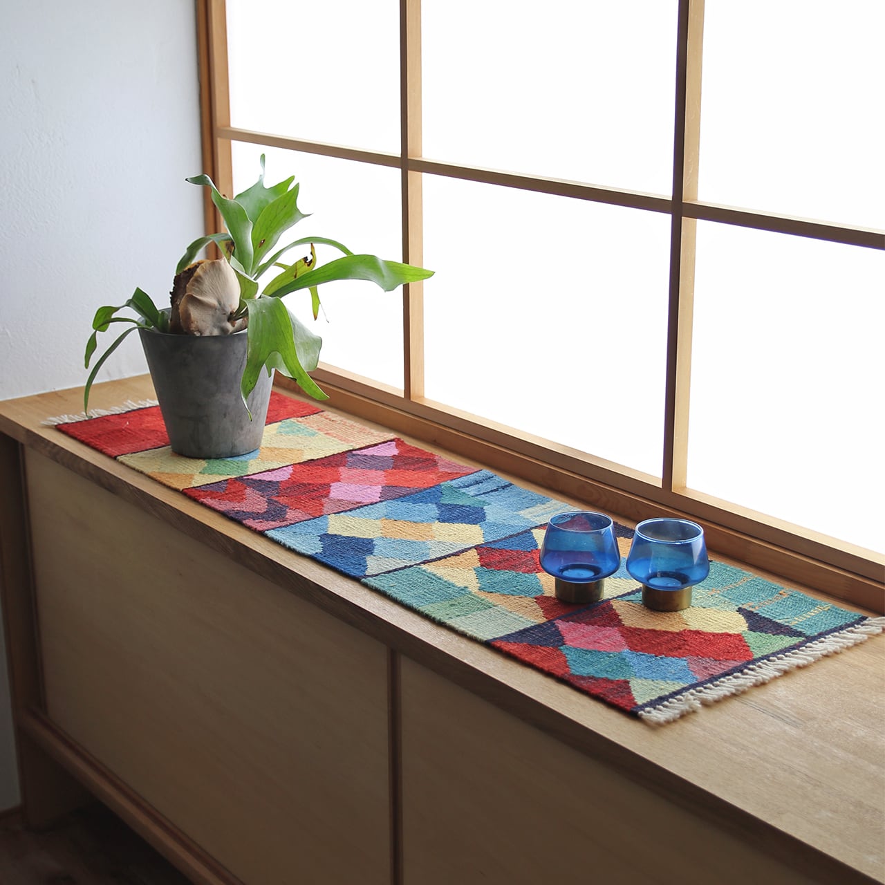 【即納可】ロゴバキリム|彩り豊かなパッチワーク・マルチカラー(卓上サイズ)No.23014(125cm×36cm)