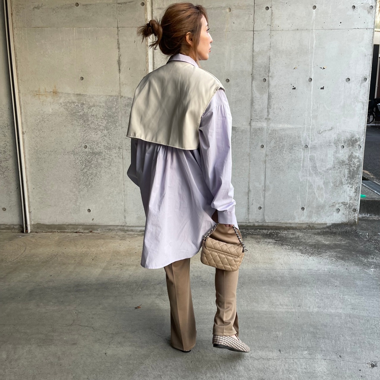 ハイウエストストレッチプレスフレアスラックス／ベージュ
