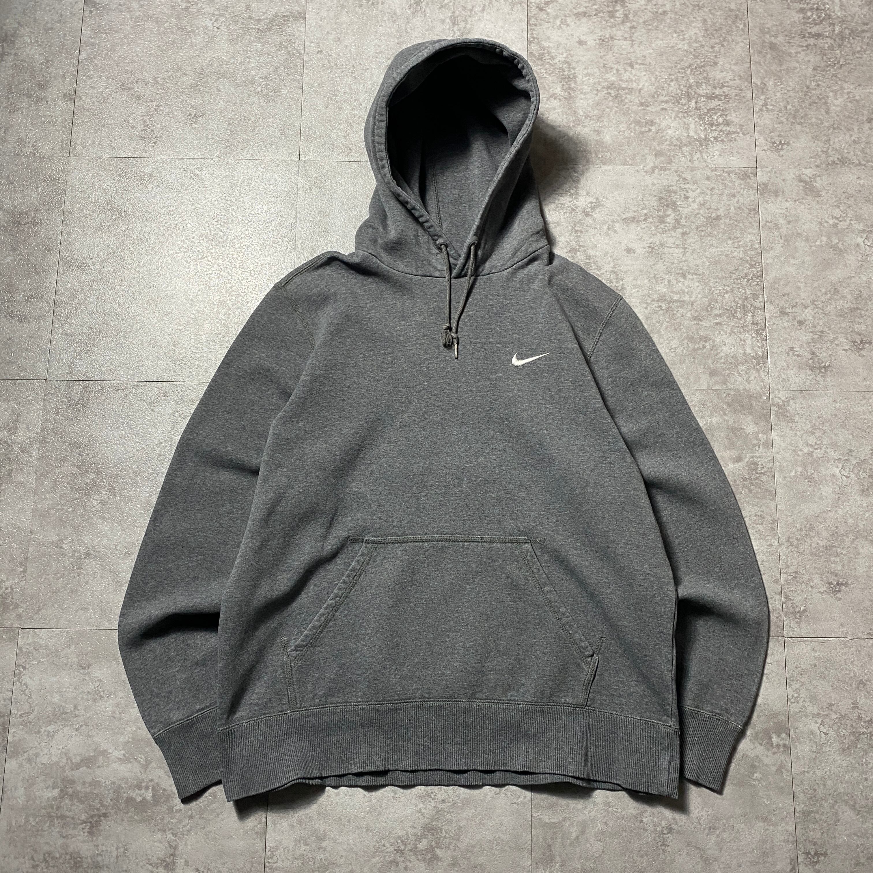 NIKE ナイキ スウォッシュ 刺繍ワンポイント グレー スウェット